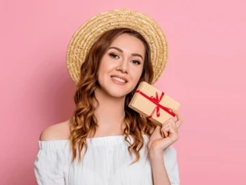 Подарок на 8 ма​рта