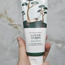ROUND LAB Spumă de curățare pentru față Pine Calming Cica, 150 ml