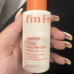 I'm From Ser cu protecție solară Apricot Clear Sun Serum SPF50+ PA++++, 50 ml