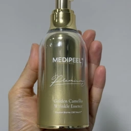 MEDIPEEL Esență oxigenată pentru față Premium Golden Camellia Wrinkle, 50 ml