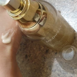 MEDIPEEL Esență oxigenată pentru față Premium Golden Camellia Wrinkle, 50 ml