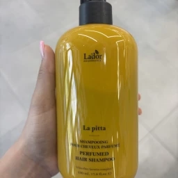 LADOR Șampon parfumat Perfumed Hair Shampoo La Pitta, 530 ml