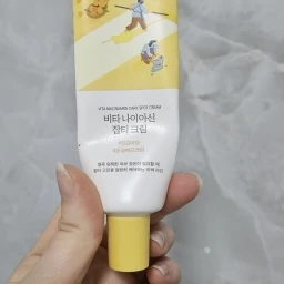 ROUND LAB Cremă iluminatoare Vita Niacinamide Dark Spot, 50 ml